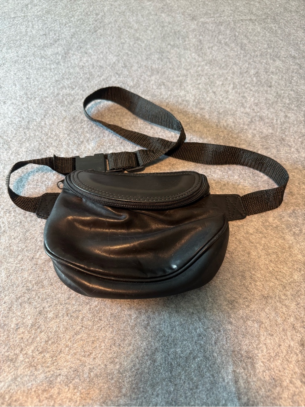 🥳 5 for $25 BUNDLE Vintage leather mundi Black Crossbody Fanny Pack